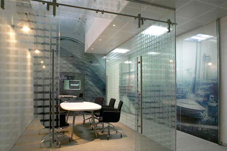 انواع شیشه سکوریت چیست - شرکت ساختمانی زیما پارتیشن شیشه ای