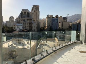 اجرای نرده شیشه ای الهیه تهران شرکت شیشه ساختمانی زیما